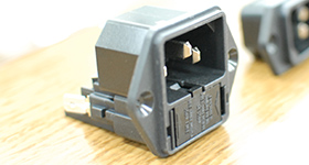 ヒューズドラワー